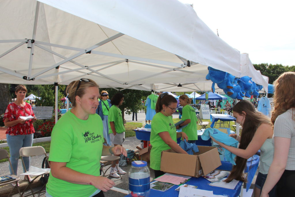 2022 volunteers & T-shirts at Info booth